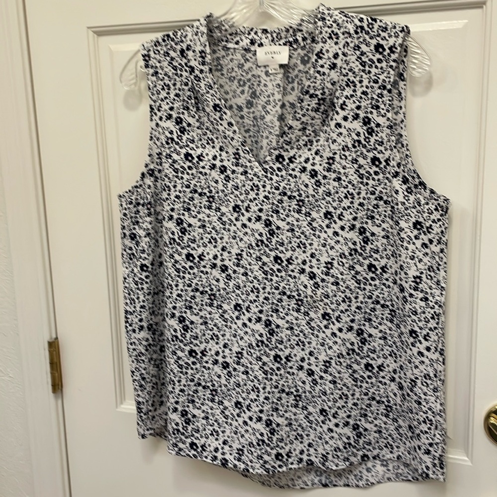 Francesca’s sleeveless print blouse size M
